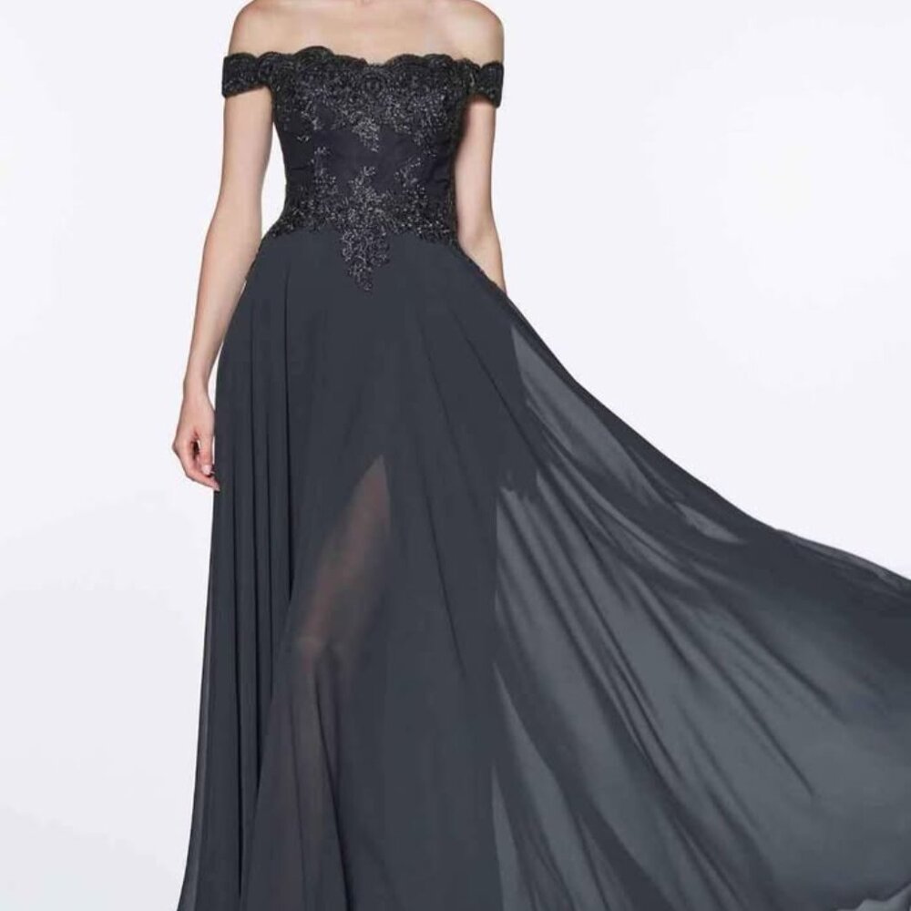 *NEW* Black Off-Shoulder Formal Gown Dress (Size Medium)